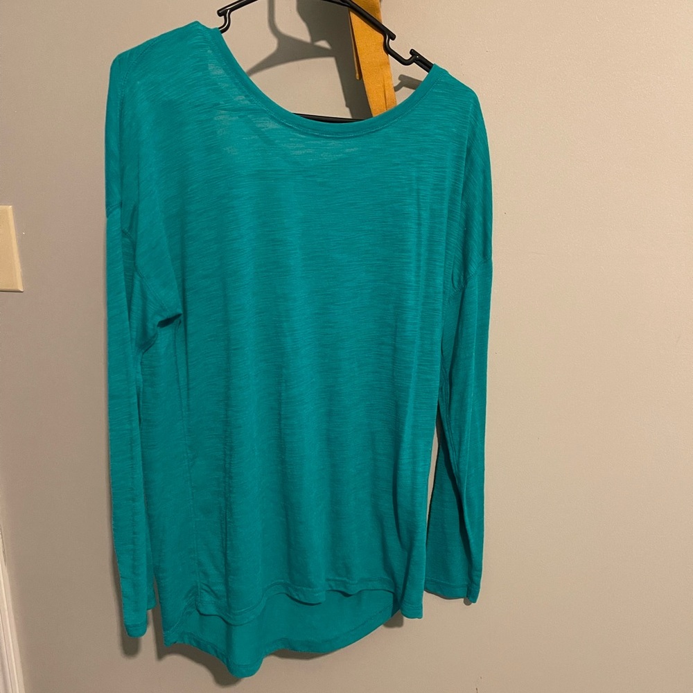 Size medium long sleeve workout shirt
